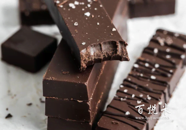 烘焙中常用的酒有哪些?它們有什么區(qū)別?和什么甜點(diǎn)最搭?